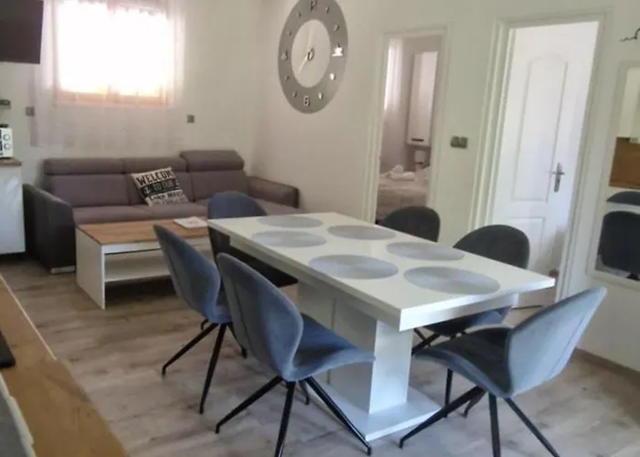 Apartament Rozmaring *